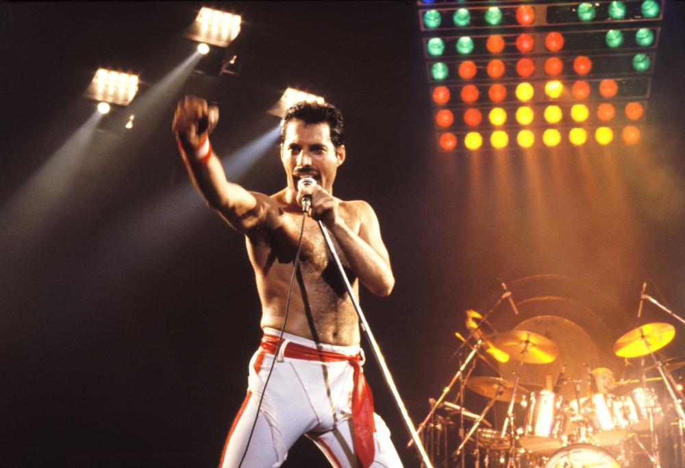 Come sarebbero Freddie Mercury e Michael Jackson da anziani?