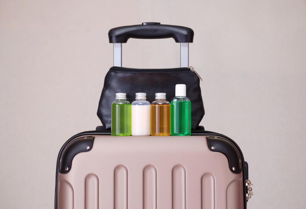 Viaggiare in aereo con più di 100 ml di liquidi nel bagaglio a mano? In UK si potrà