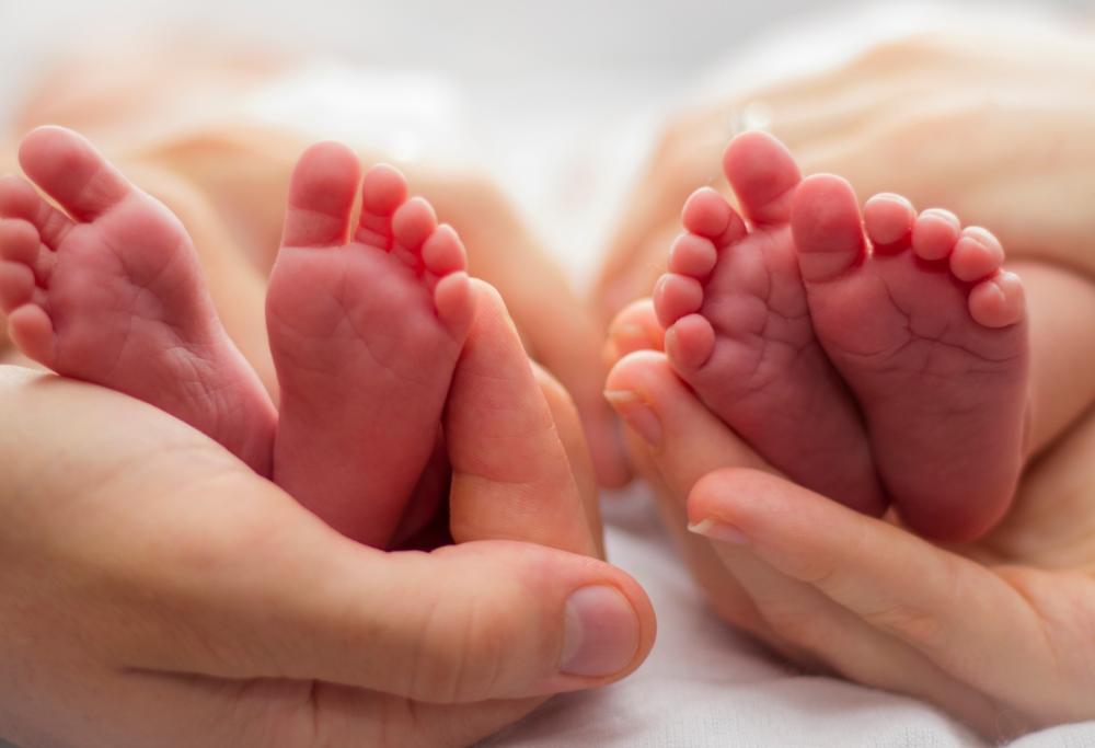 Partorisce due gemelle ma a distanza di 3 giorni 