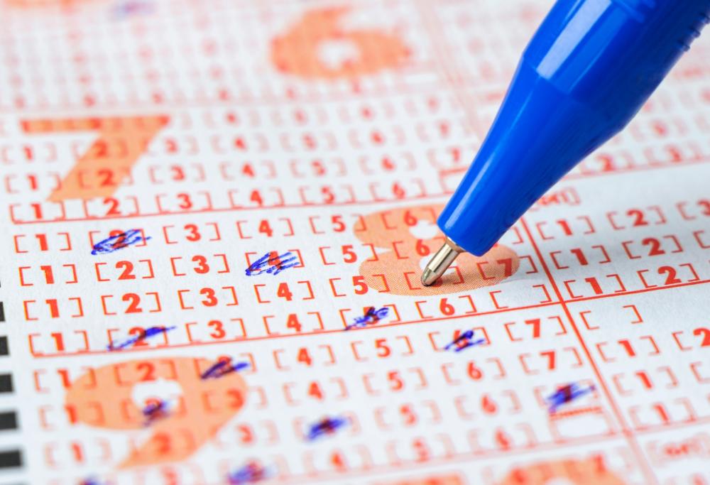 Vincono 2 milioni di sterline alla lotteria, ma continuano ad andare a lavorare come se nulla fosse