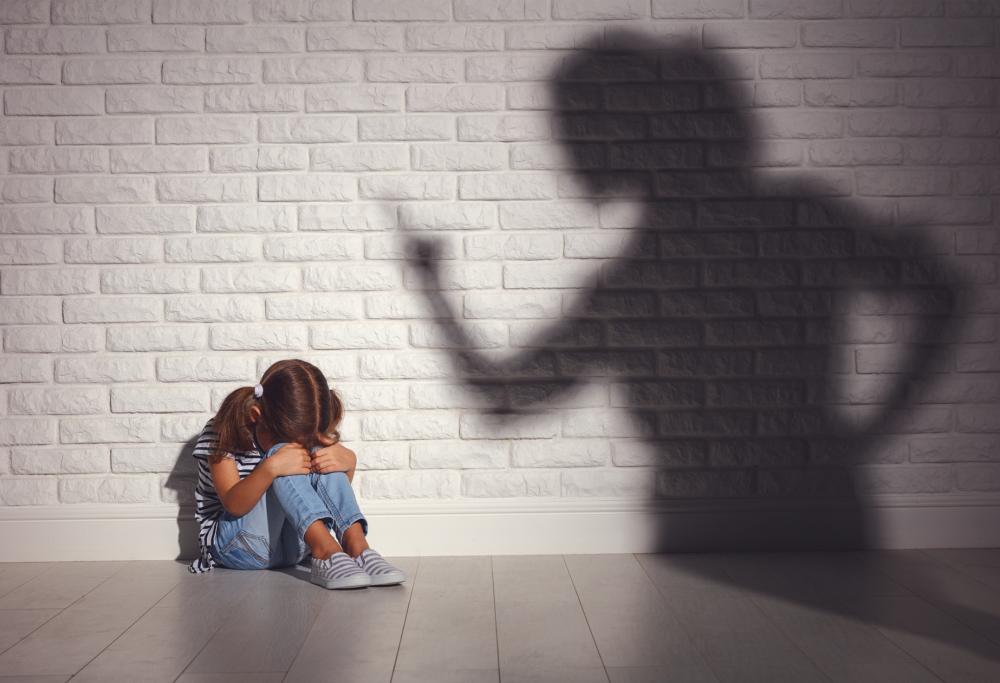 Un'educazione troppo severa dei figli causerebbe danni al loro cervello