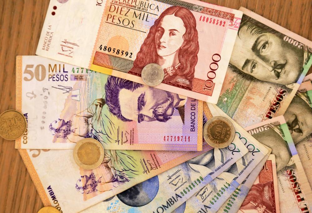 Riceve 330 volte lo stipendio che gli spetta e scappa con il bottino