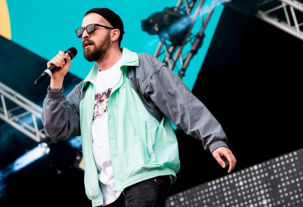 Frah Quintale annuncia l'album "Banzai lato arancio" 