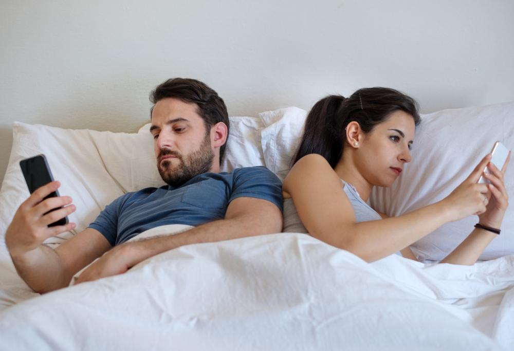 Sesso: ne facciamo meno forse a casa dei social network? 