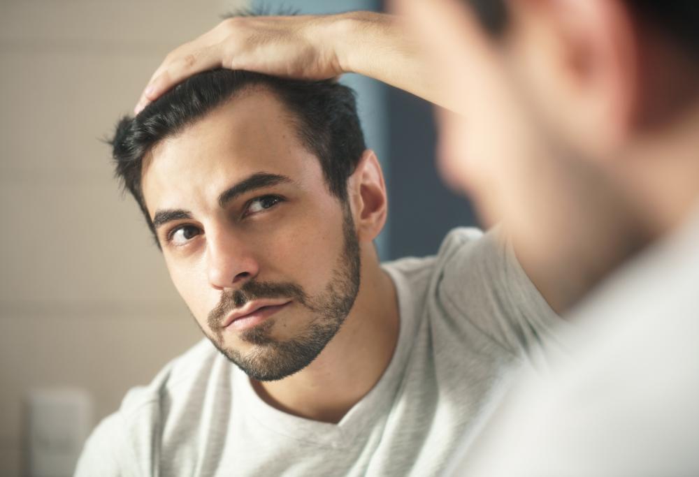 Da 6 anni non lava più i capelli: “Ora non cadono più”