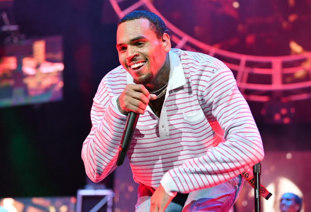 Chris Brown è stato denunciato dalla sua ex governante