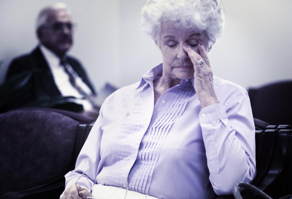 Fermato con una prostituta a 80 anni si difende: “Sono vedovo”, ma è una bugia