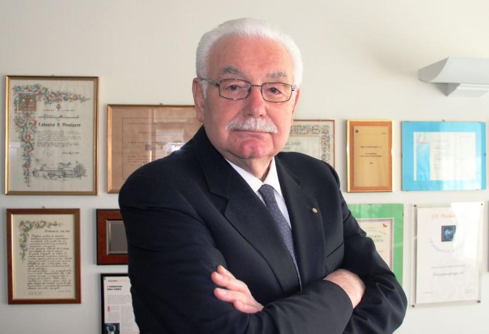 Imprenditore compie 80 anni e regala 50mila euro ai dipendenti della sua azienda