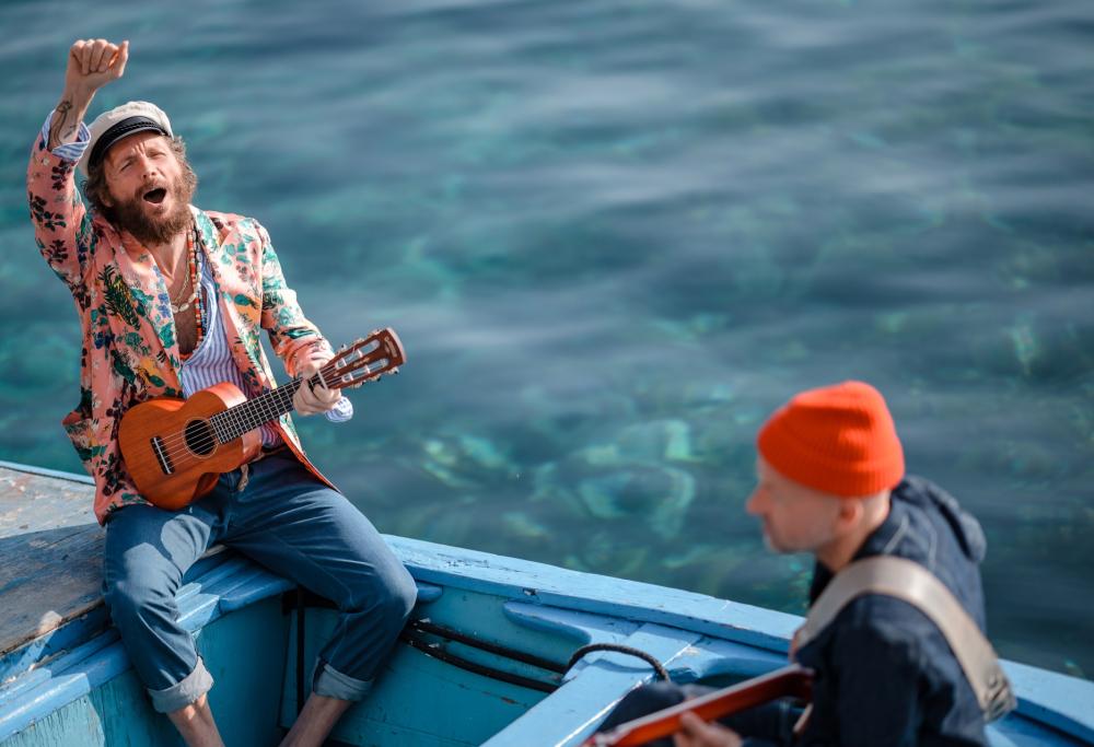 "Alla salute": Jovanotti ci porta dentro la gioia estiva