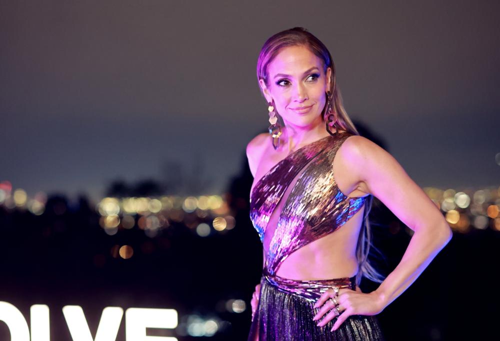 Jennifer Lopez e Revolve lanciano la nuova collezione di scarpe