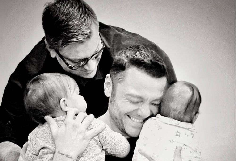 Tiziano Ferro annuncia il divorzio: “I bambini sono la priorità”