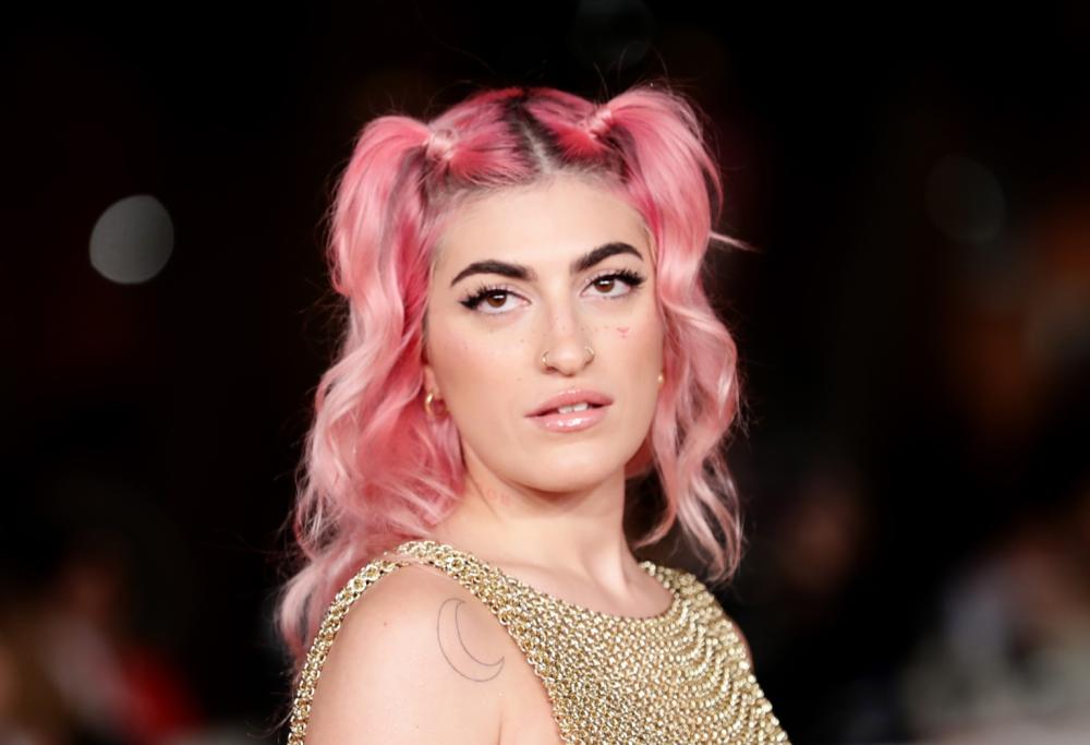 Roshelle rompe il silenzio, il nuovo singolo: “Nella tana del mostro”