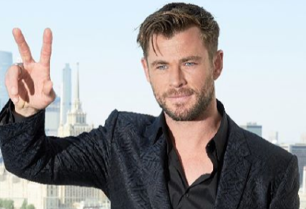 Hulk Hogan “benedice” Chris Hemsworth: “È abbastanza bello per interpretarmi”
