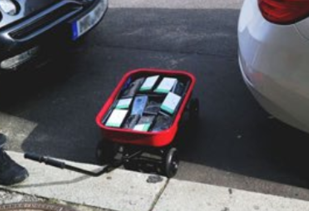 Uomo modifica il traffico di Berlino e inganna Google Maps con 99 smartphone