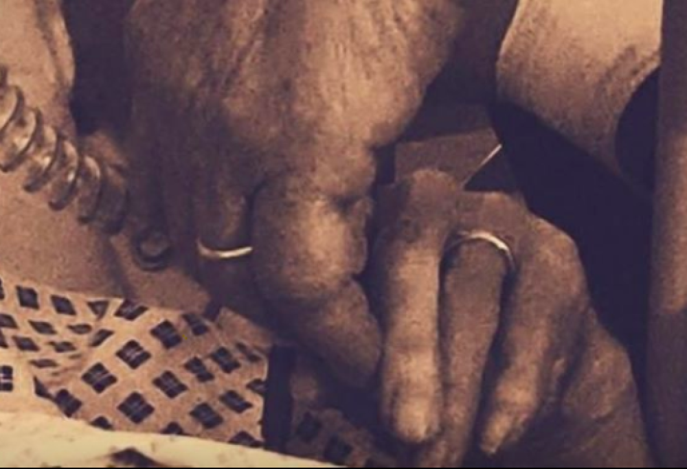 Dopo 50 anni di matrimonio muoiono per Covid-19 tenendosi per mano