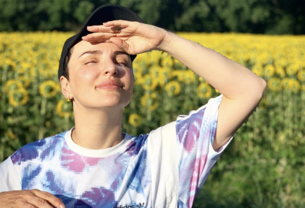 Arisa provoca su Instagram: "Rutto, scoreggio e amo il sole"