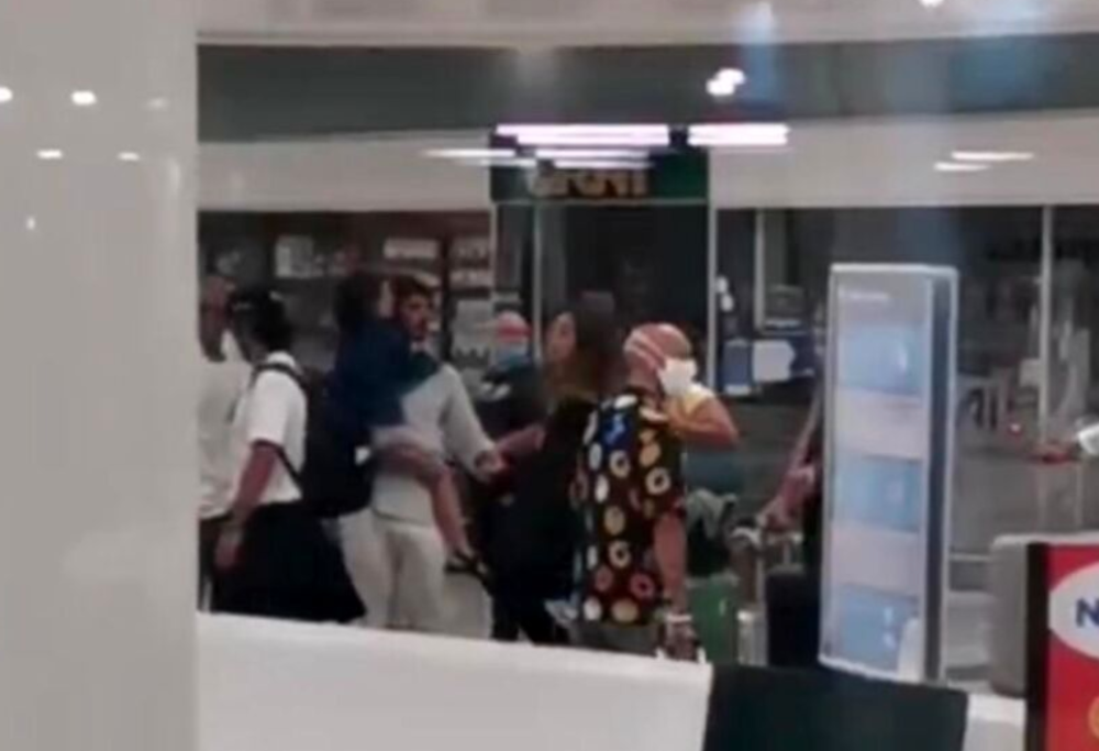 Stefano e Belen si incontrano in aeroporto: la tensione è alle stelle