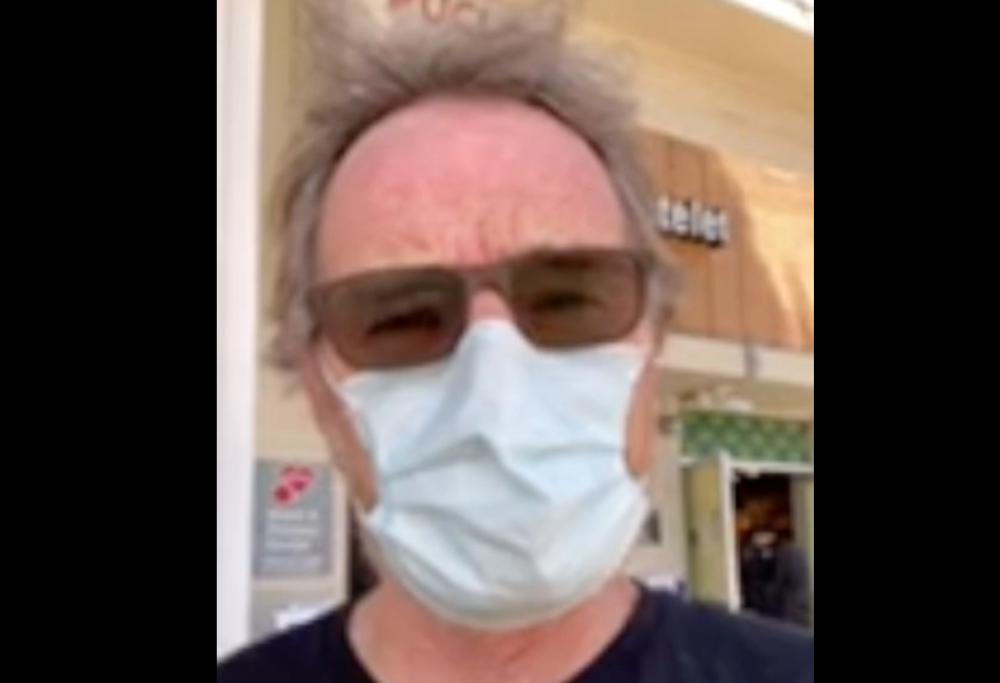 Bryan Cranston di Breaking Bad ha avuto il Covid: “Indossate la mascherina”