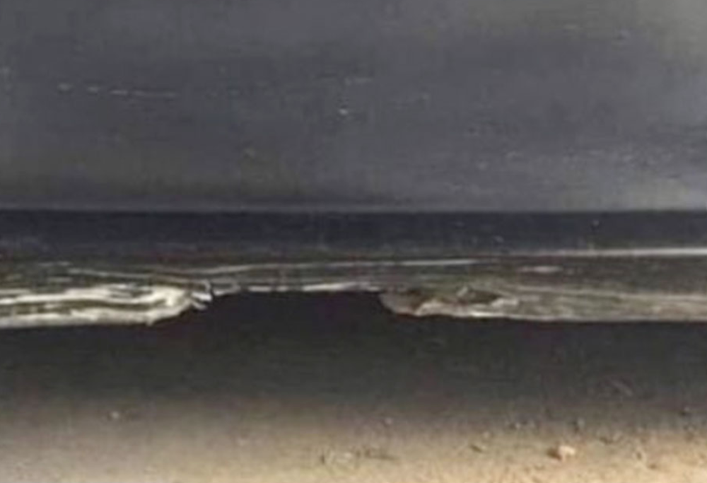 Ti sembra di vedere una spiaggia di notte? Non lo è, ma se la vedi c'è un motivo