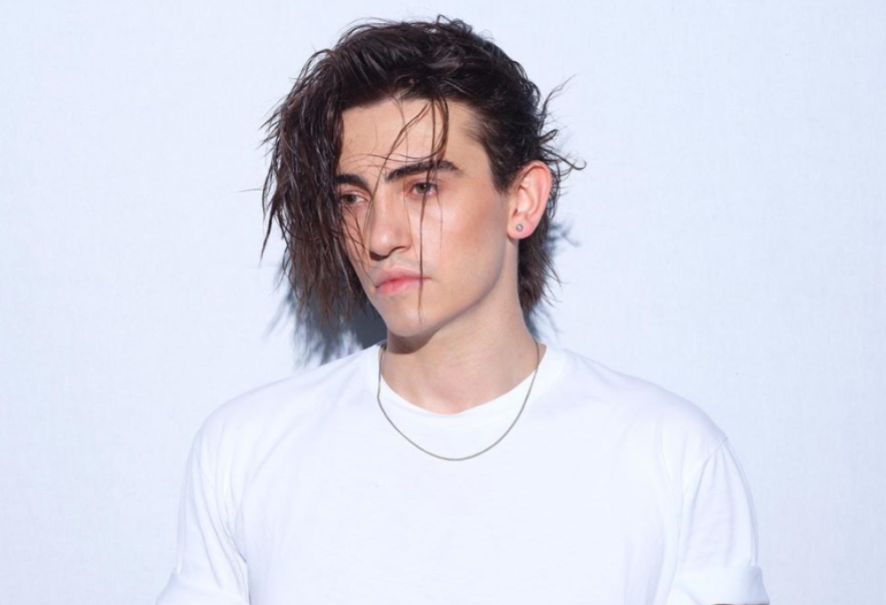 "Sei troppo magro", Michele Bravi risponde in modo esemplare a un follower 