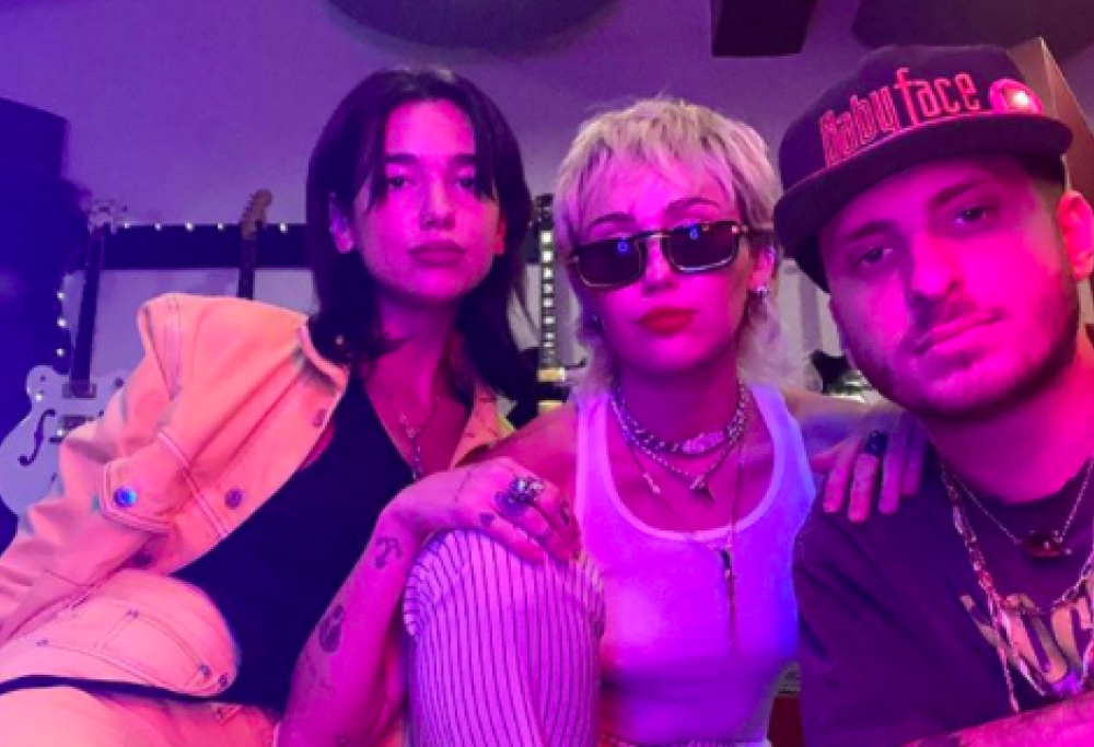 Miley Cyrus e Dua Lipa avvistate sul set del video del loro primo singolo