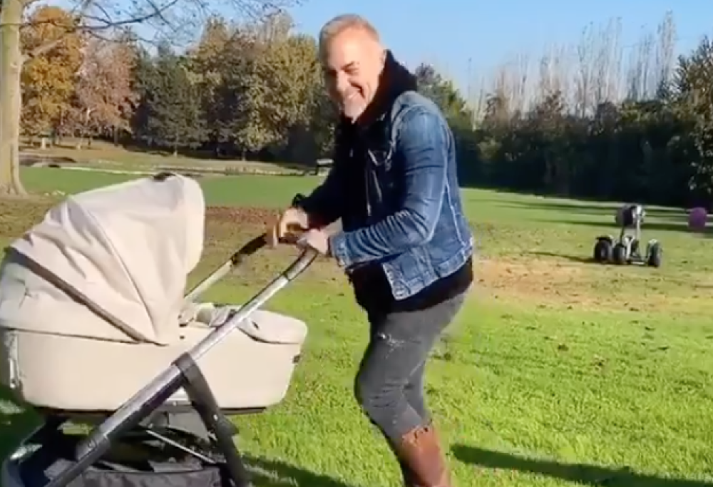 Gianluca Vacchi, ecco il primo balletto insieme alla figlia Blu Jerusalema