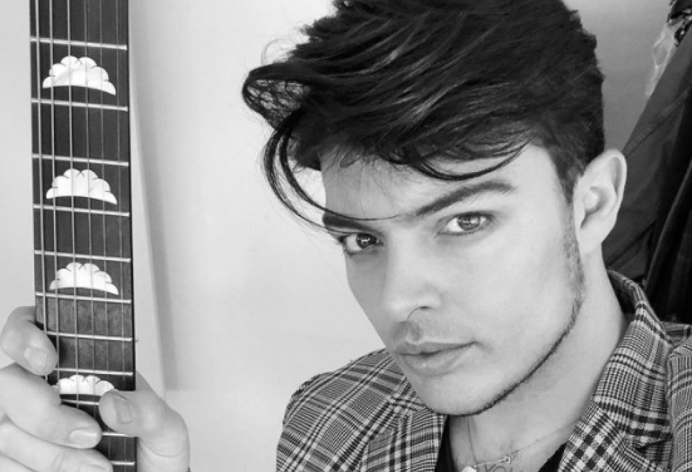 Stash canta “Imagine” alla sua piccola Grace: il video emozionante