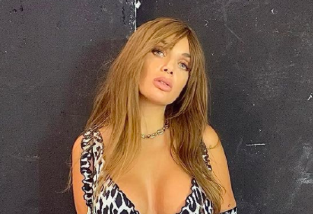 Elettra Lamborghini augura buone feste con un twerking esplosivo