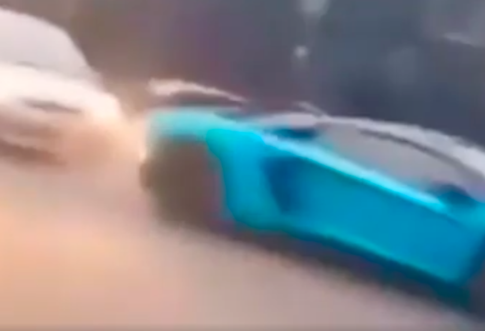 Lamborghini da 165.000 euro tamponata da una Ford Fiesta [video]