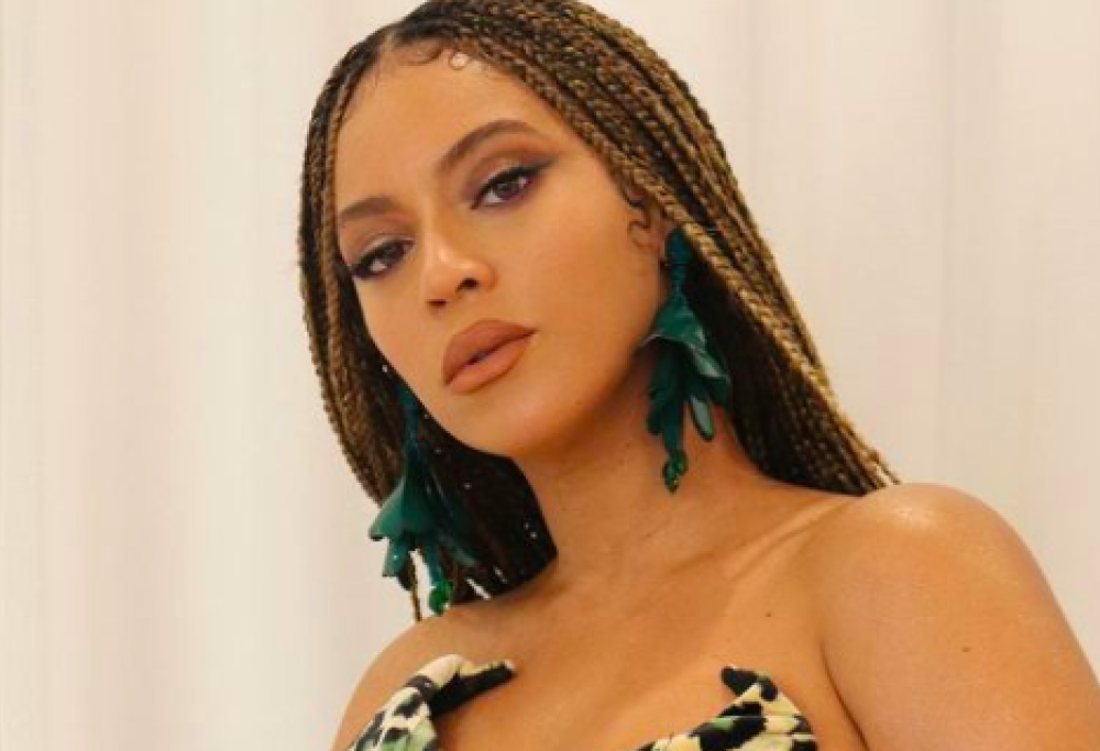 Il regalo di fine anno di Beyoncé alle sue amiche è la sintesi del 2020