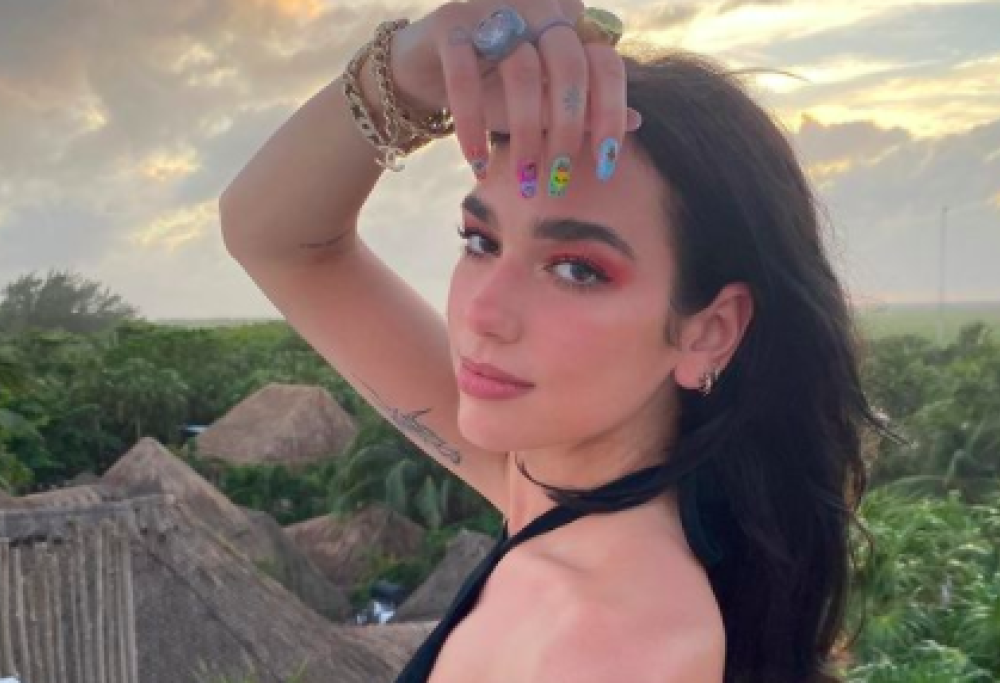Dua Lipa non gestirà più personalmente i profili social: troppa ansia