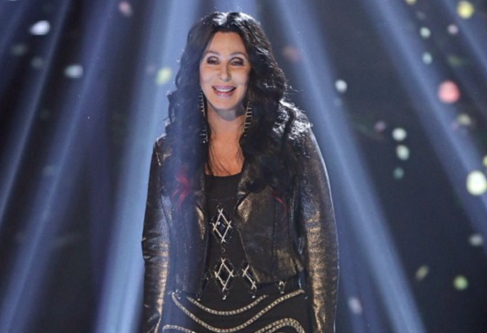 Cher rivela: “Un fan ha cercato di uccidermi”