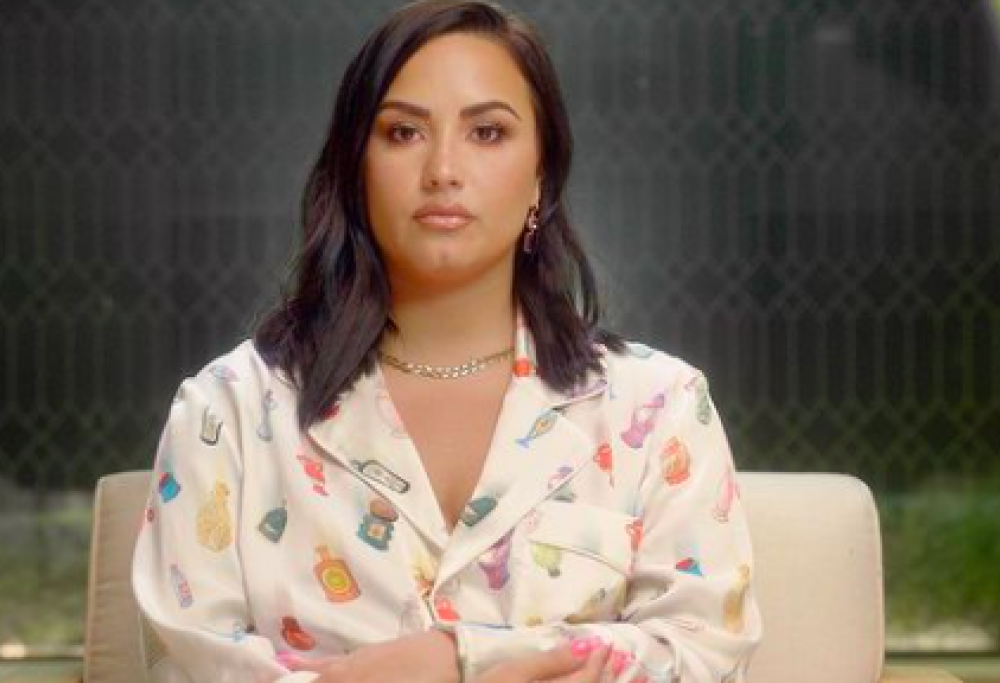 Demi Lovato pubblica un video con un oggetto non identificato in cielo