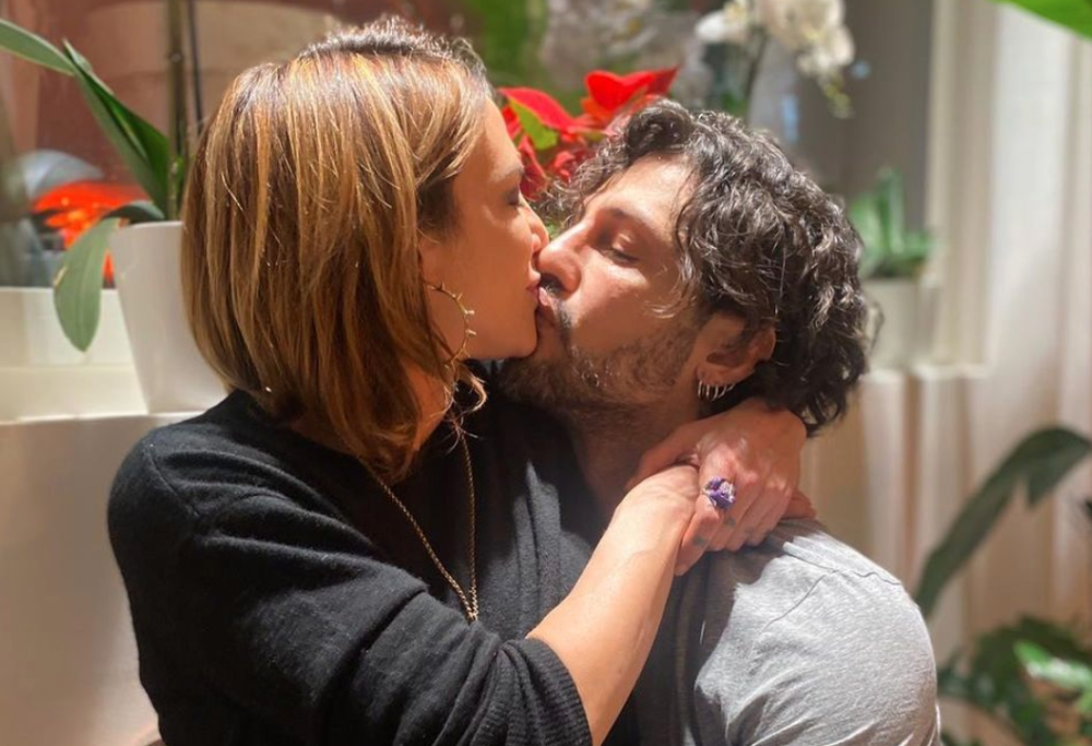 Tra Fabrizio Corona e Asia Argento è di nuovo amore? La foto del bacio 