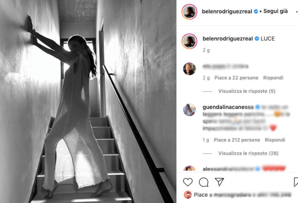 Belen e la foto del pancino sospetto: per i fan non ci sarebbero più dubbi
