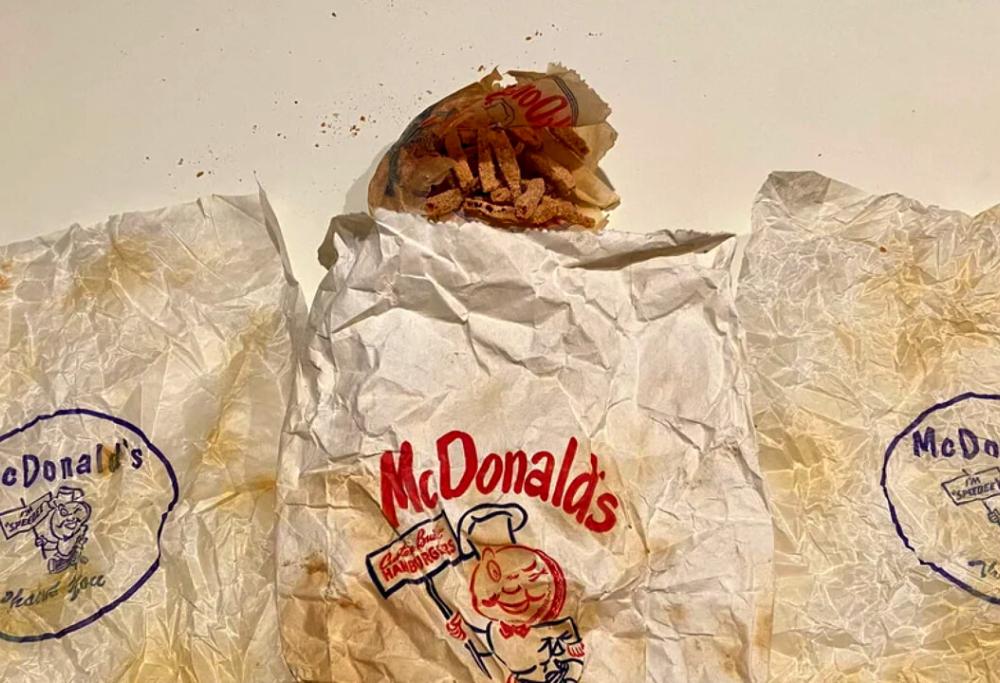 Trovano in una parete di casa le patatine del McDonald’s di 60 anni prima 