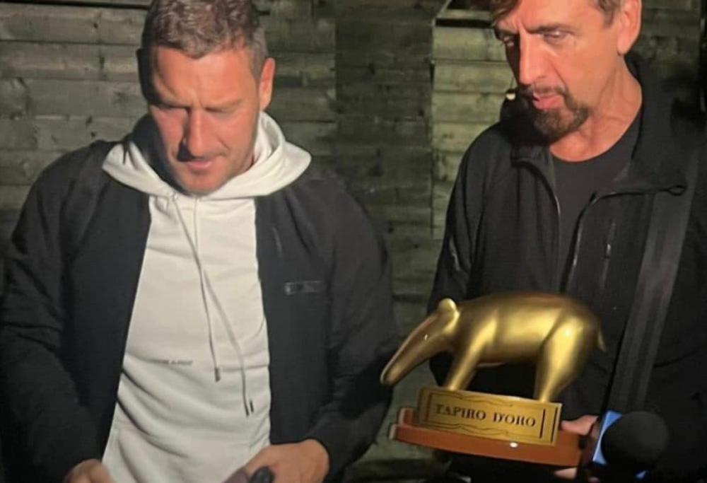 Ilary Blasi vuole tutto da Totti: dalla Smart alla villa, gioielli e borse compresi 