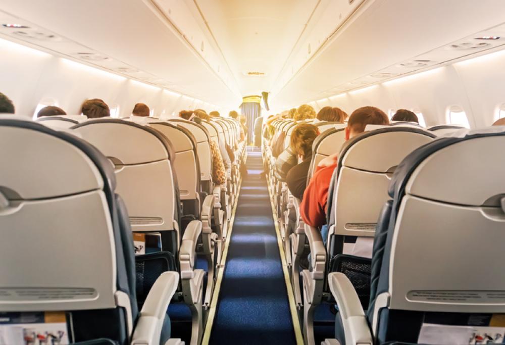 Prende aereo per la Sardegna senza aspettare l'esito del tampone: è positivo