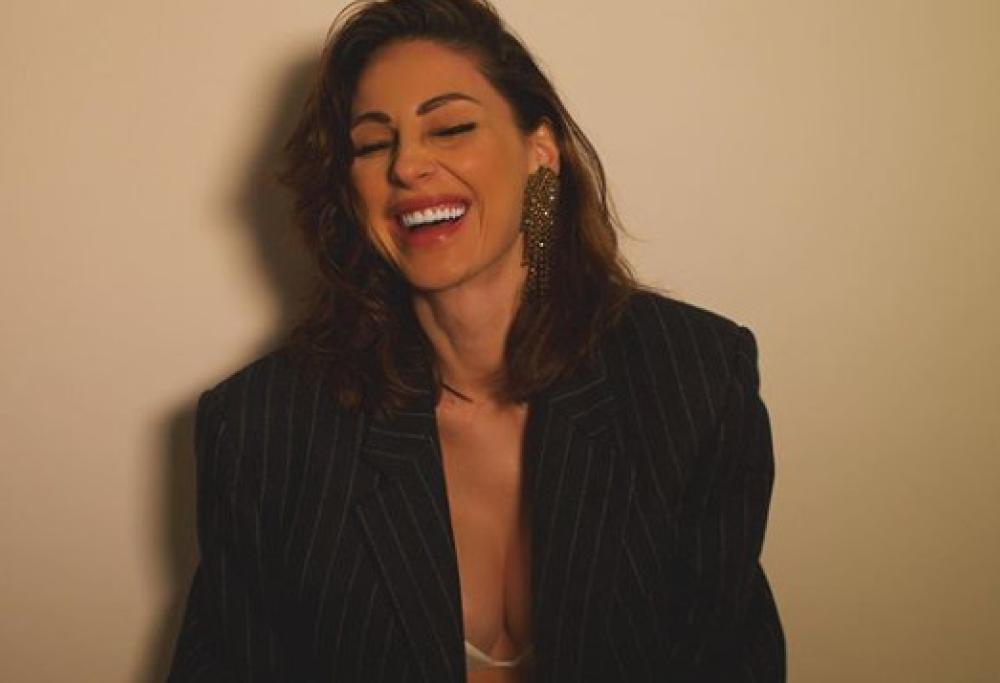 Anna Tatangelo fa impazzire i fan con degli scatti hot