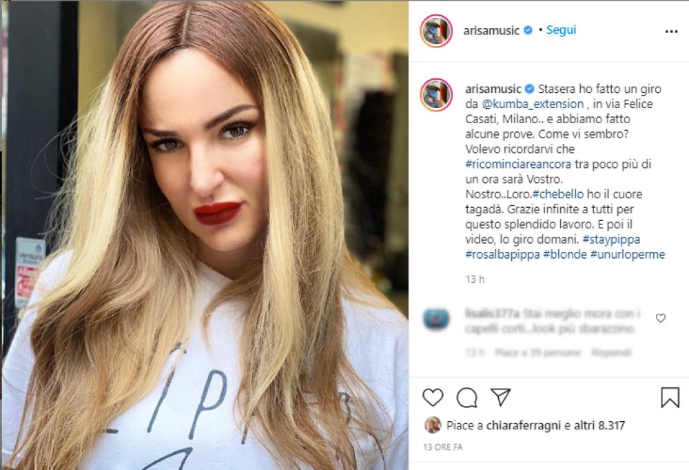 Arisa stupisce i fan con un nuovo cambio di look: capelli lunghi e biondi