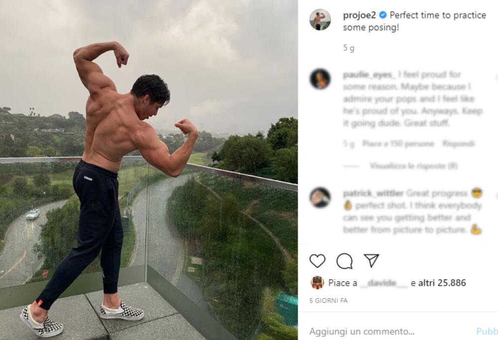 Il figlio di Arnold Schwarzenegger mostra i muscoli: la somiglianza è incredibile