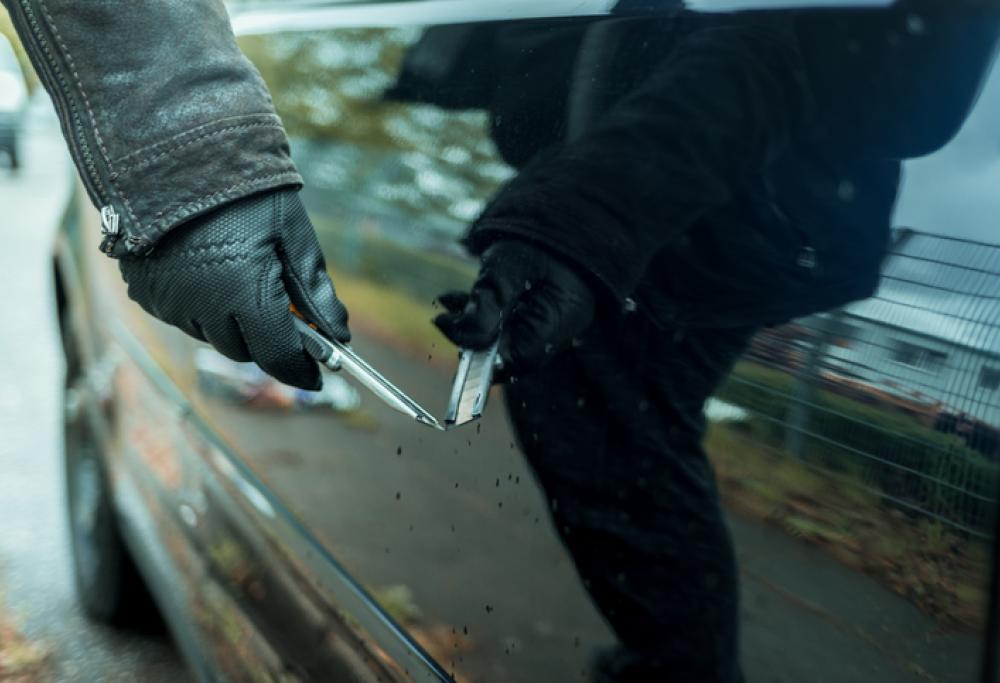 Trova l'auto graffiata perché non ha pagato l'abusivo: lo sfogo è virale