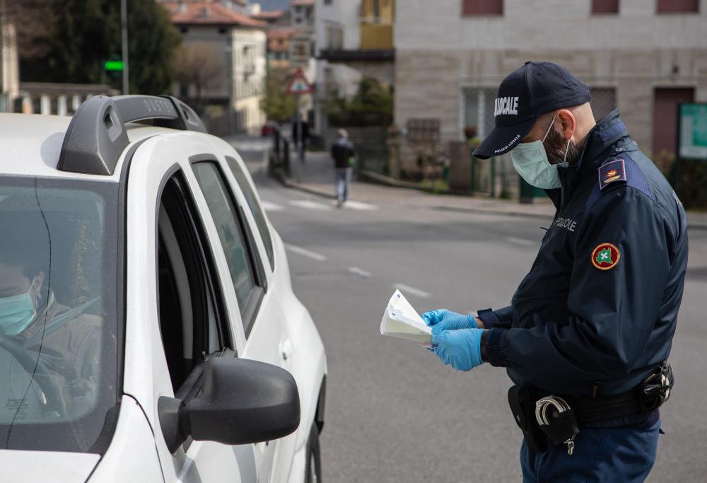 Torna l'autocertificazione: ecco il modulo valido in tutta Italia