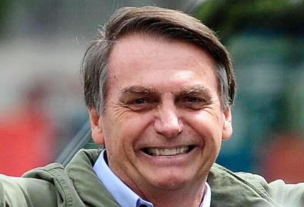 Bolsonaro accusato di fare disinformazione sul Covid-19: i social rimuovono i suoi video