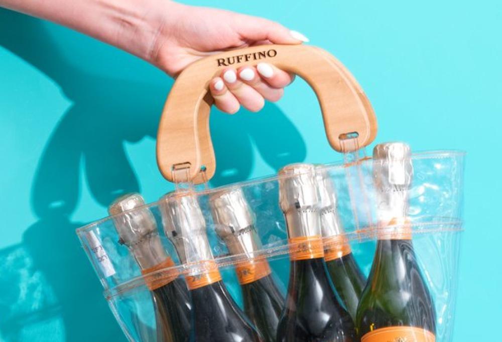Arriva la borsa porta prosecco (la più desiderata dell'estate)