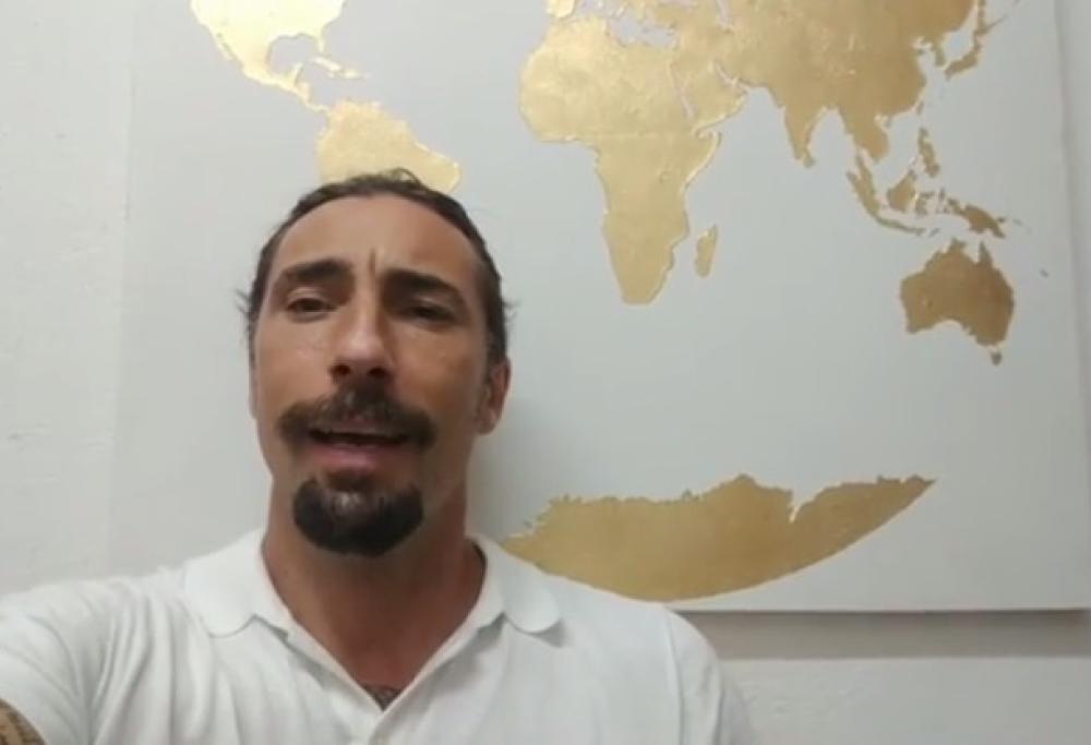Brumotti, aggredito di nuovo, racconta sui social la sua verità