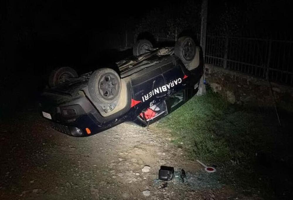 Ex concorrente di “4 Ristoranti” tenta di investire dei Carabinieri con una ruspa