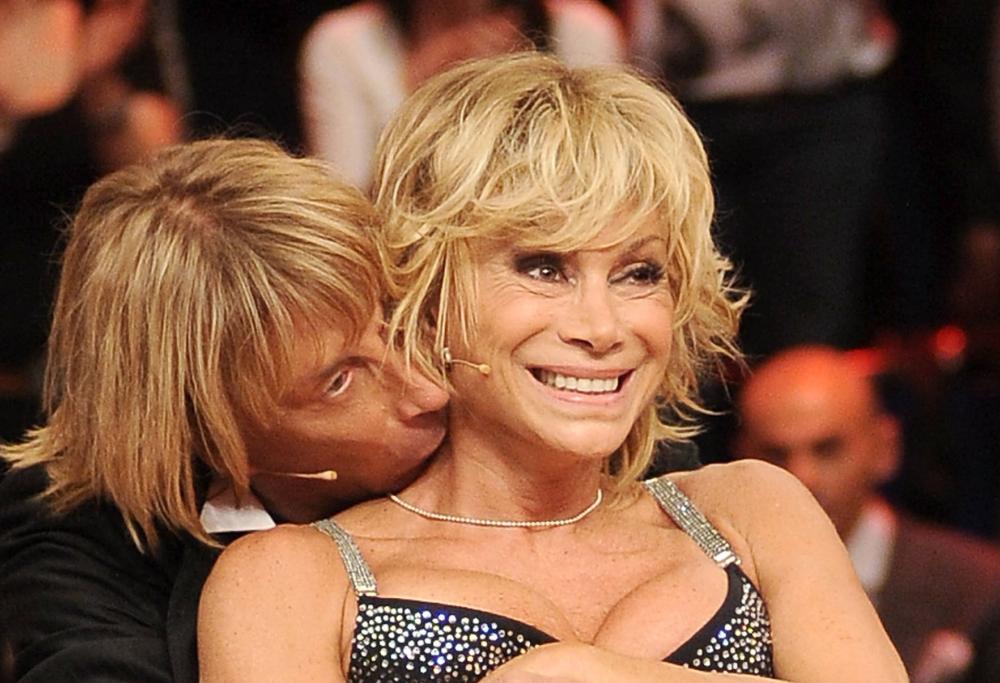 Carmen Russo ed Enzo Paolo: "Tra noi neanche un bacio a causa del Covid"