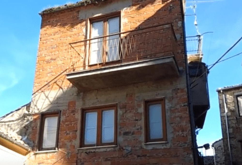 Questa è la casa più piccola del mondo, costruita per ripicca