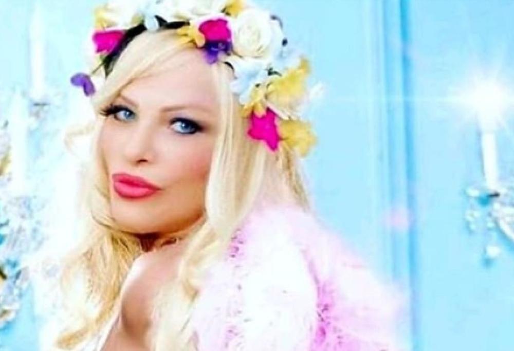 Ilona Staller contro il taglio dei vitalizi: "Prendo quanto danno ai neri"
